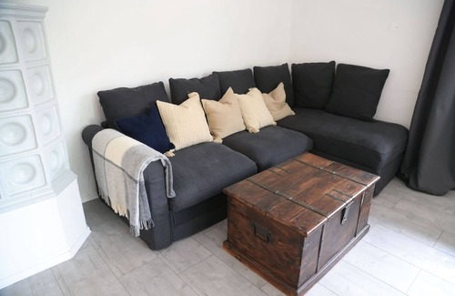 Gmain Apartment | Ferienhaus 4 Peaks mit 4 Schlafzimmern, 3 Bäder, Einer Terrasse und Einem Garten