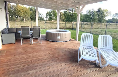 gmina Wolin House | Ferienhaus 70qm bis 5 Gäste, Sauna, Whirlpool, 75qm Terrasse Eingezäuntem Garten
