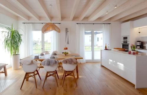 Krummin Apartment | Ferienhaus Ankerplatz No2 Usedom Sauna Kamin Garten Urlaub mit Komfort