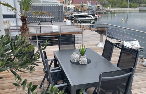 Mucheln House | Ferienhaus Heinz, directly on the lake with its own bathing jetty!