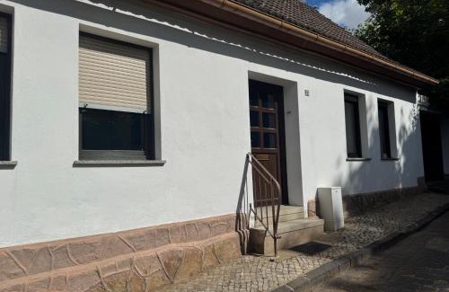 Hettstedt House | Ferienhaus "Jasmine" mit 3 Schlafzimmern und Stellplatz