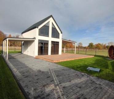 gmina Wolin House | Ferienhaus Laura 70qm bis 5 Gäste mit Fass-Sauna, Whirlpool April bis Oktober, 75qm Terrasse und eingezäunten Garten Haustiere willkommen