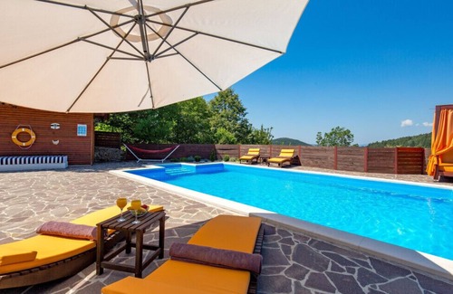 Klana Villa | Ferienhaus Lisac by Villas Guide