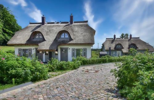 Putbus House | Ferienhaus Mee h r Zeit 07 Feriendorf Klein Stresow Rügen by ruyastay