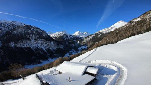 Heiligenblut House | Ferienhof-Oberer-Gollmitzer-2-5-km-oberhalb-von-Heiligenblut-ruhige-sonnige-Lage-Glocknerblick