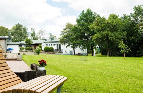 Stadtkyll Apartment | Ferienhof - Weites - Land, large apartment with terrace, garden and children's playground