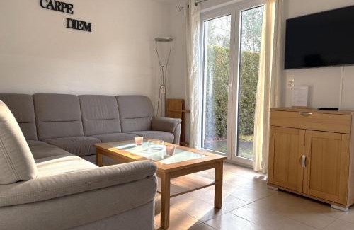 Treptow-Koepenick House | Ferienpark Rübezahl am Müggelsee, Haus 15 Zeder mit eigener Sauna, idealer Ort für Natur- und Erholungssuchende, für Radfahrer, Familien mit Kindern und Hundeliebhaber
