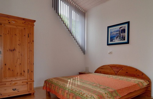 Bodman-Ludwigshafen Apartment | Ferienwohnung DG, 80qm, 1 Schlafzimmer, 1 Wohn-/Schlafzimmer, max. 5 Personen