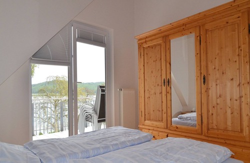 Bodman-Ludwigshafen Apartment | Ferienwohnung DG, 80qm, 1 Schlafzimmer, 1 Wohn-/Schlafzimmer, max. 5 Personen