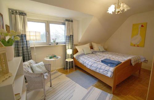 Knielingen Apartment | Ferienwohnung 11 mit großer Terrasse am Privatsee