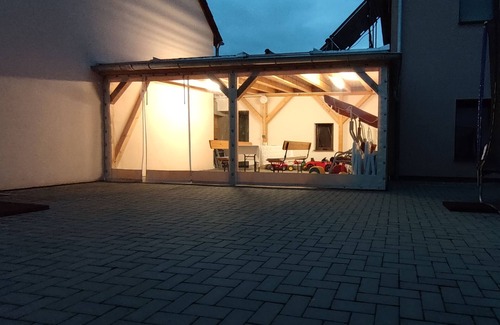 Goeda Apartment | Ferienwohnung -2- auf Einem Rustikalen 3 Seitenhof