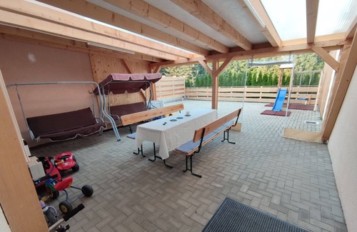 Goeda Apartment | Ferienwohnung -2- auf Einem Rustikalen 3 Seitenhof