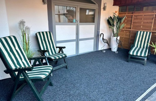 Bad Konigshofen Apartment | Ferienwohnung 2 mit Zwei Einzelbetten und Schlafcouch