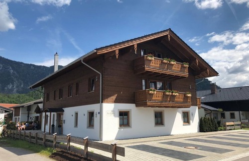 Inzell Apartment | Ferienwohnung 3 "Stoißeralm" für 4 Personen, 2 Schlafzimmer, Balkon, 75 m²