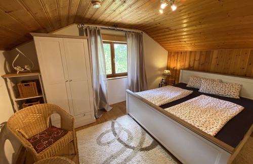 Grassau Apartment | Ferienwohnung 40qm, Dachgeschoss, 1 separates Schlafzimmer