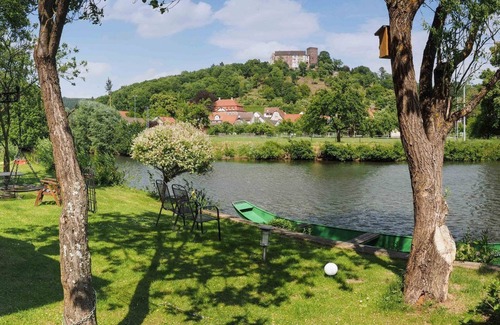 Werbach Apartment | Ferienwohnung 90 qm mit Platz für bis zu fünf Personen, mit Bootsanlegeplatz.