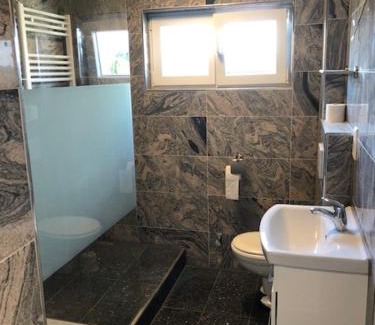 Muensingen Apartment | Ferienwohnung Albblick 3 Münsingen Wohnung mit 4 Schlafzimmern 3 Doppel, 1 Einzelzimmer
