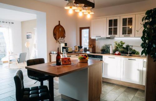 Schweina Apartment | Ferienwohnung Altensteinblick