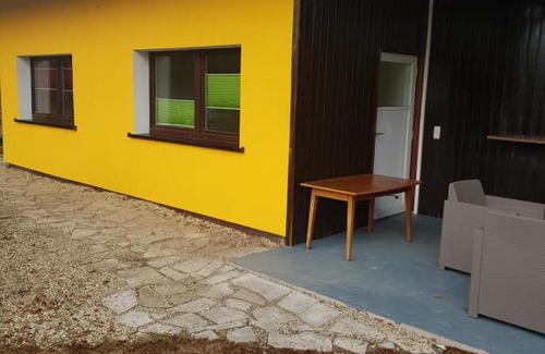 Grossbreitenbach House | Ferienwohnung am Schwimmbad
