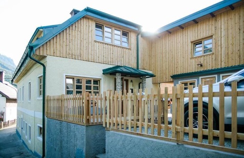 Bad Aussee Apartment | Ferienwohnung Beletage - Salzherrenhof Bad Aussee - Neueröffnung - Netflix - W-Lan