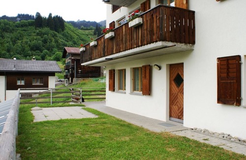 Acletta Apartment | Ferienwohnung Bosshard by Interhome
