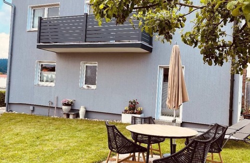 Kirchdorf im Wald Apartment | Ferienwohnung im Erdgeschoss mit Garten