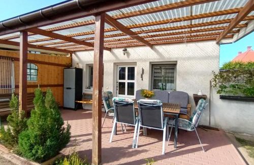 Kroeslin House | Ferienwohnung Elfi