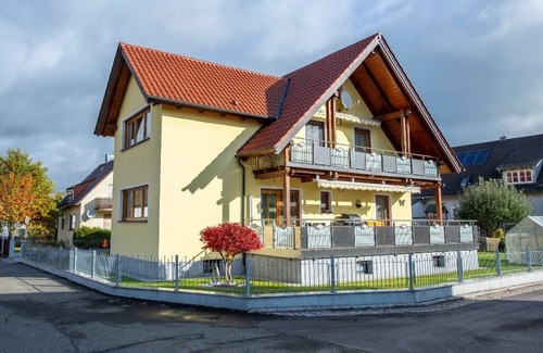 Moosbach Apartment | Ferienwohnung für 5 Personen mit Balkon