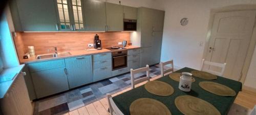 Naunheim Apartment | Ferienwohnung Gasthof Port 90