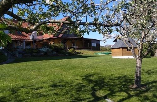 Haundorf Apartment | Ferienwohnung gelegen im kleinen Paradies umrahmt von Wiesen, Feldern und Wald