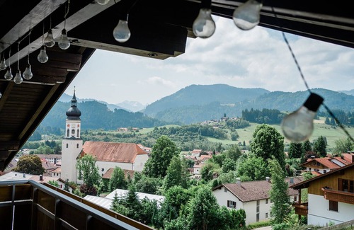 Wertach Apartment | Ferienwohnung - Haus am Sonnenhang mit Gemütlichem Balkon und Toller Aussicht
