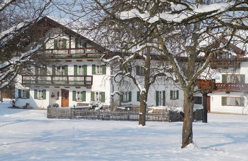 Bad Feilnbach Apartment | Ferienwohnung "Holunder" 55 qm bis 2 Personen, 2. Obergeschoss, 1 separates Schlafzimmer zwei Betten in Überlänge. Südbalk