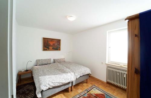 Bad Urach Apartment | Ferienwohnung im Haus Lotus mit großem Balkon und Garten