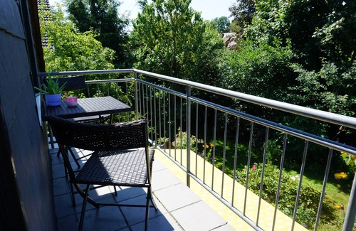 Gifhorn Condo | Ferienwohnung Kochel, 44 qm, mit Wohn-/schlafraum, Balkon mit Blick in Garten