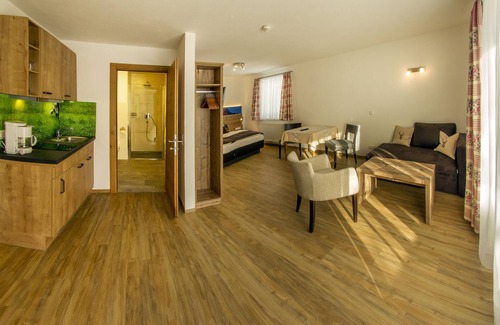 Nesselwaengle Apartment | Ferienwohnung Krinnenspitze - Appartments und Pension Mariandl