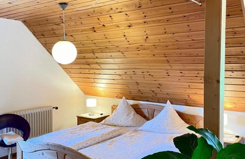 Kirchzarten Apartment | Ferienwohnung Lavendel mit 85qm, 1 Schlafzimmer, 1wohn-schlafbereich, Max. für 6 Personen