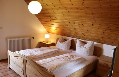 Kirchzarten Apartment | Ferienwohnung Lavendel mit 85qm, 1 Schlafzimmer, 1wohn-schlafbereich, Max. für 6 Personen