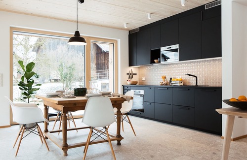 Chieming Apartment | Ferienwohnung MAX - 1-4 Personen, 2 separate Schlafzimmer, 88 qm, Terrasse, Erdgeschoss