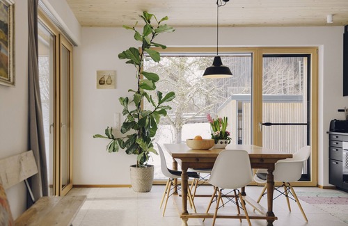 Chieming Apartment | Ferienwohnung MAX - 1-4 Personen, 2 separate Schlafzimmer, 88 qm, Terrasse, Erdgeschoss