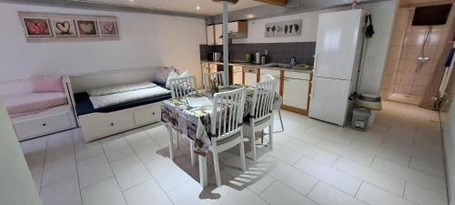 Kleinbreitenbach Apartment | Ferienwohnung/Monteurzimmer auf dem Bauernhof