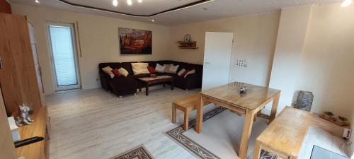 Godelheim Apartment | Ferienwohnung MW 1b 82m2 Höxter Weserbergland Weser inkl 2 Terrassen Wäsche und Endreinigung Self CheckIn