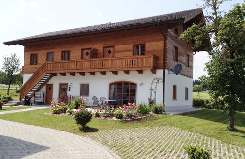 Hoslwang Apartment | Ferienwohnung "Pelhamer See", 62 qm Obergeschoss, 2 separate Schlafzimmer
