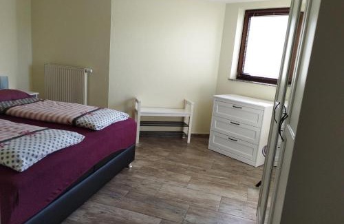 Hilbringen Apartment | Ferienwohnung Saarwiesen