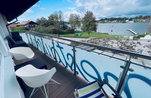 Seeon-Seebruck Apartment | Ferienwohnung Seeblick, 50 qm, 1 Sep. Schlafzimmer mit Balkon