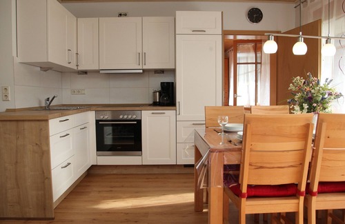 Muehlenbach Apartment | Ferienwohnung Storchennest mit 90qm, 3 Schlafräume für maximal 6 Personen
