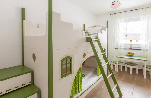 Aulendorf Apartment | Ferienwohnung Villa Waldmärchen mit 75qm, 2 Schlafzimmer für max. 2 Erwachsene und 4 Kinder