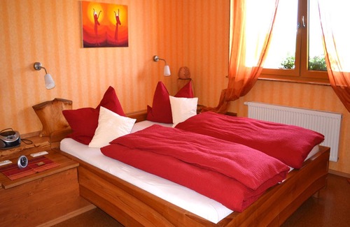Waldbeuren Apartment | Ferienwohnung Zur Igelwiese, 75qm, 2 Schlafzimmer, max. 4 Personen (barrierefrei)