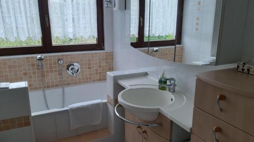 Runkel Apartment | Ferienwohnung-Zweiburgenblick