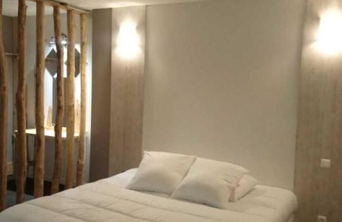 Savigne-lʼEveque House | Fermette de charme rénovée avec grand terrain, 5 chambres, proche du circuit 24H du Mans - FR-1-410-304