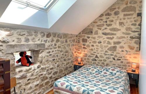 Beaune-d'Allier House | Fermette rénovée avec charme, 4 chambres, jardin, poêle bois, internet, animaux acceptés - FR-1-489-246